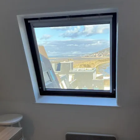 2 Pieces Avec Balcon, Ascenseur Et Vue Mer - Fr-1-487-335 *